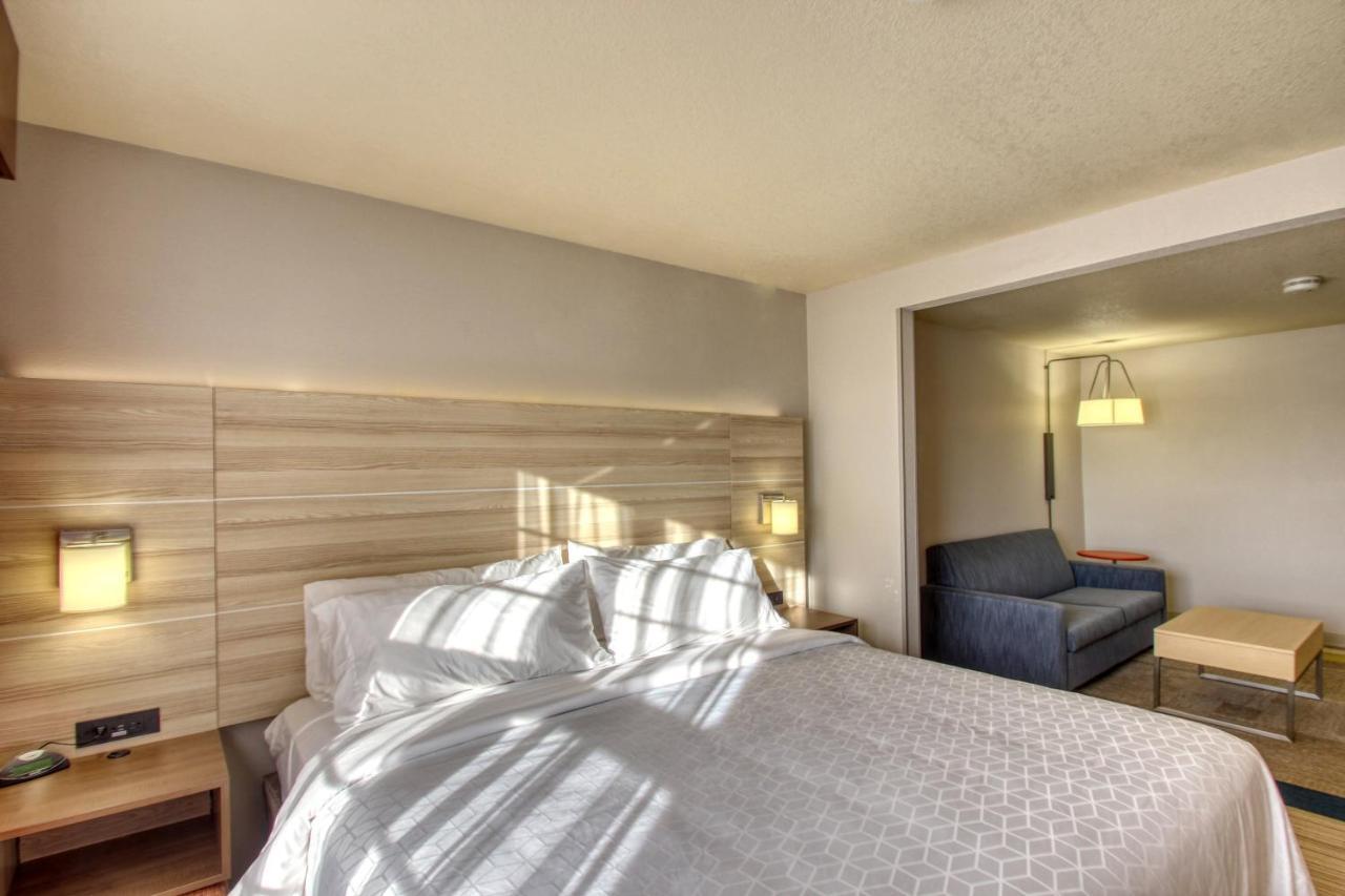 Holiday Inn Express Hotel & Suites Milwaukee Airport By Ihg Esterno foto